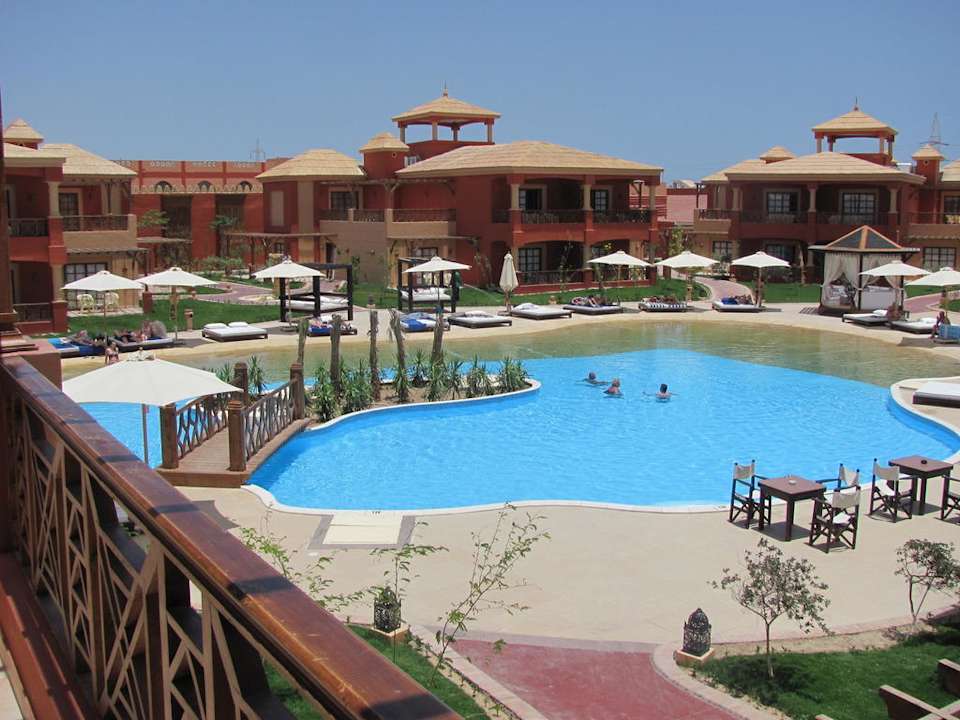 Pool bei Tag Pickalbatros Alf Leila Wa Leila Resort - Neverland Hurghada
