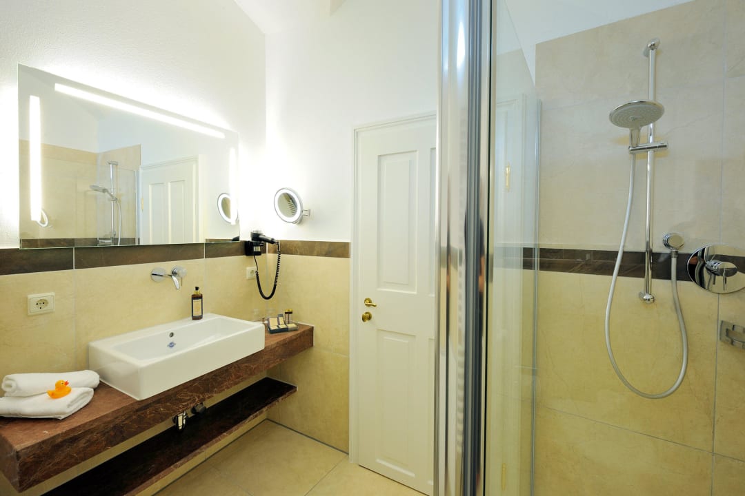 Bad DZ comfort Biedermeierhaus Hotel Gut Ising