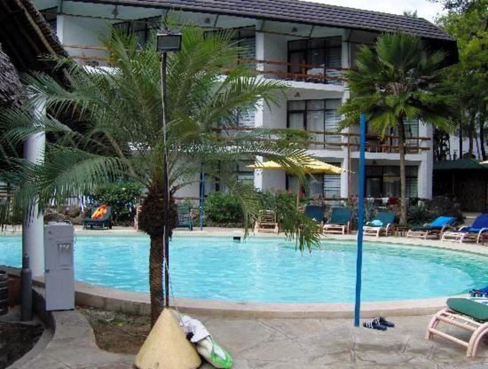 Großer Pool Hotel Traveller's Club