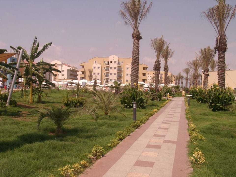 Weg Richtung grosser Pool Belek Beach Resort Hotel