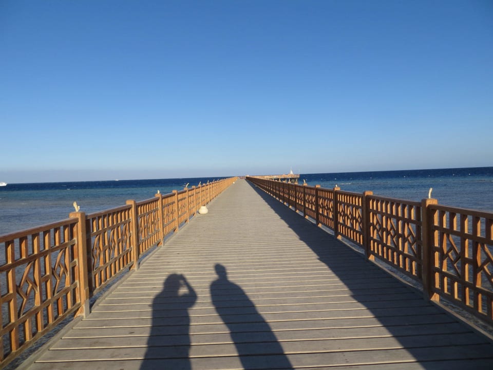 Das ist der Steg links vom Hotel Makadi Spa - Adults only