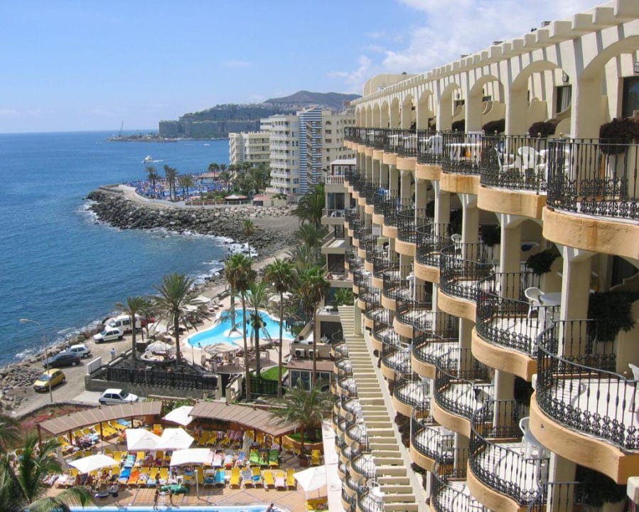 Balkons der Zimmer zum Atlantik Bull Dorado Beach & Spa