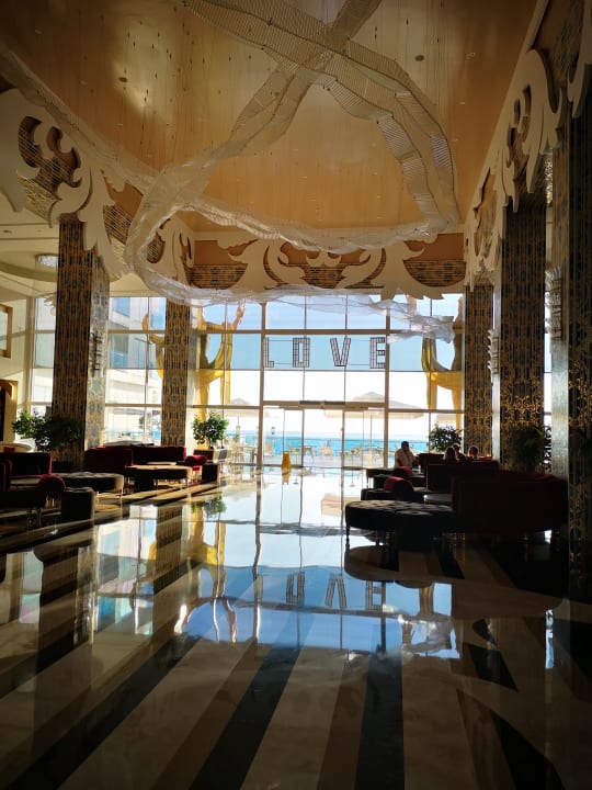 Lobby Azura Deluxe Resort & Spa Hotel