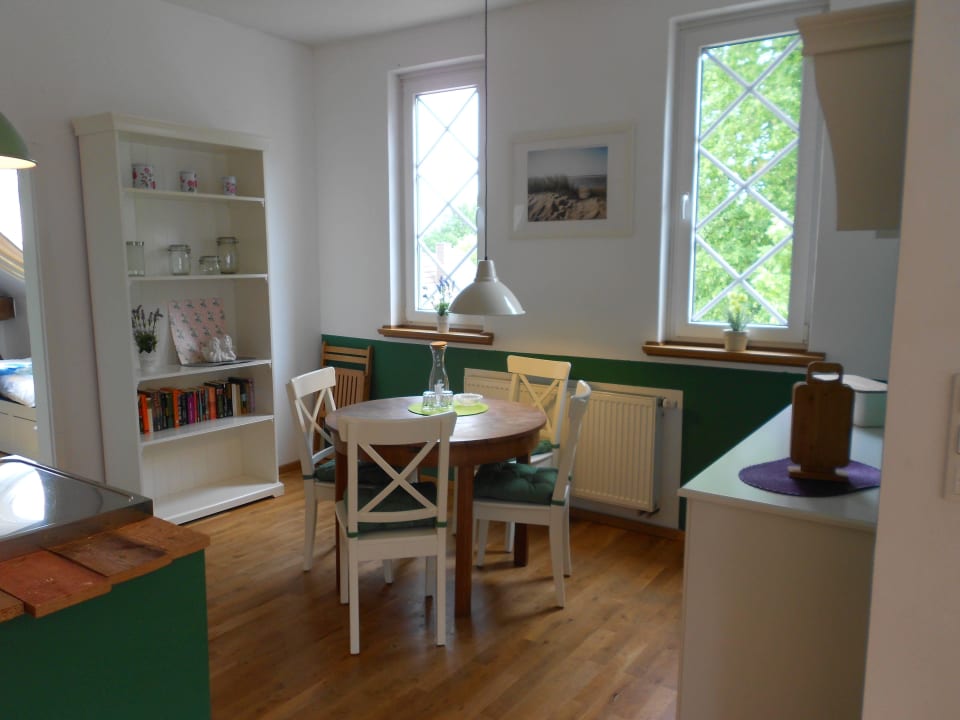 Zauberhafter Essplatz zur Ostseite des Hauses Ferienwohnung in alter Landvilla