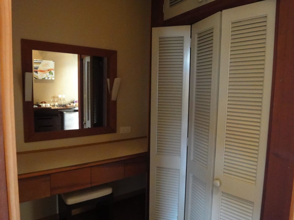 Flur/ Ankleide Jacuzzi Water Villa Veligandu Maldives Resort Island