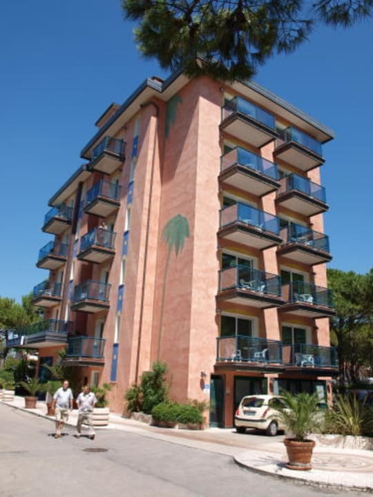 Das Hotel von der Straßenseite aus Park Hotel Brasilia