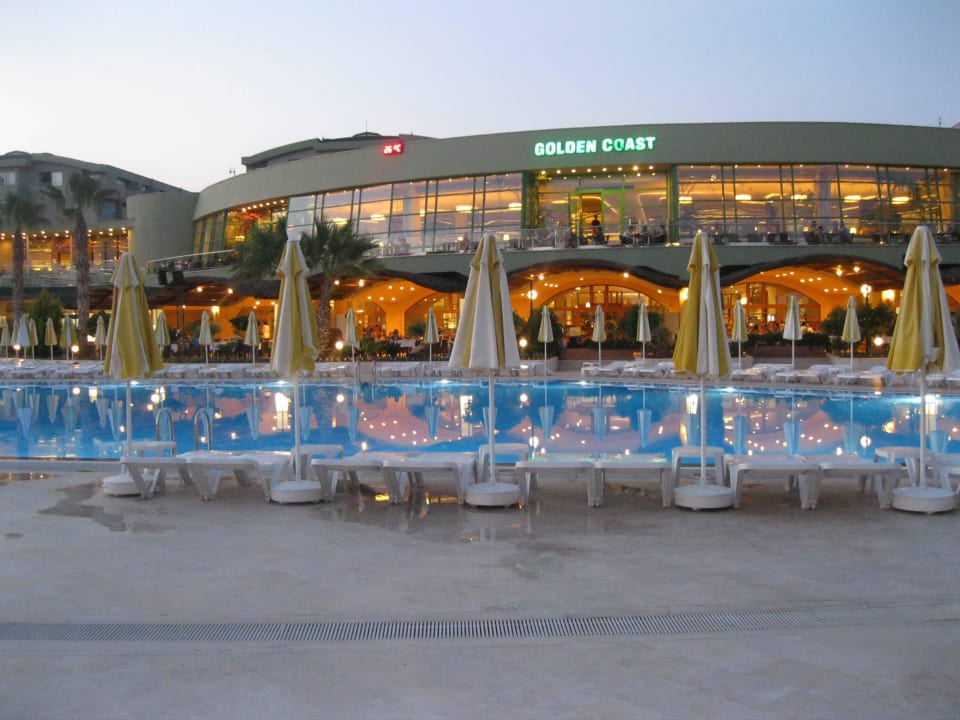 Action-Pool VONRESORT Golden Coast