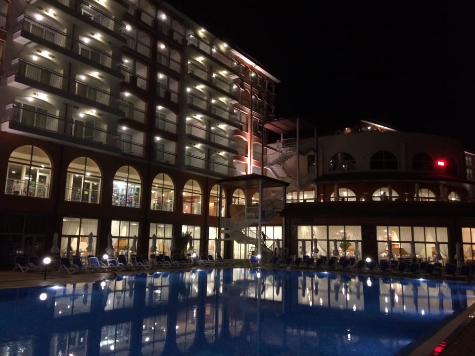 Abendstimmung am Pool Sol Luna Bay