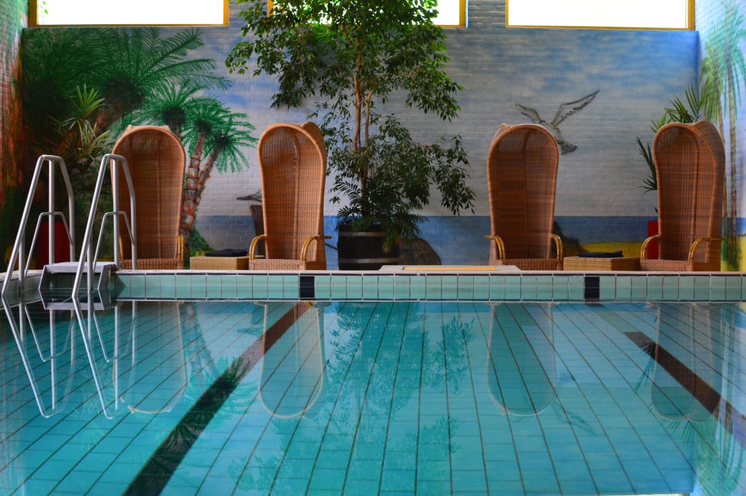 Binnen zwembad Hotel Piccard
