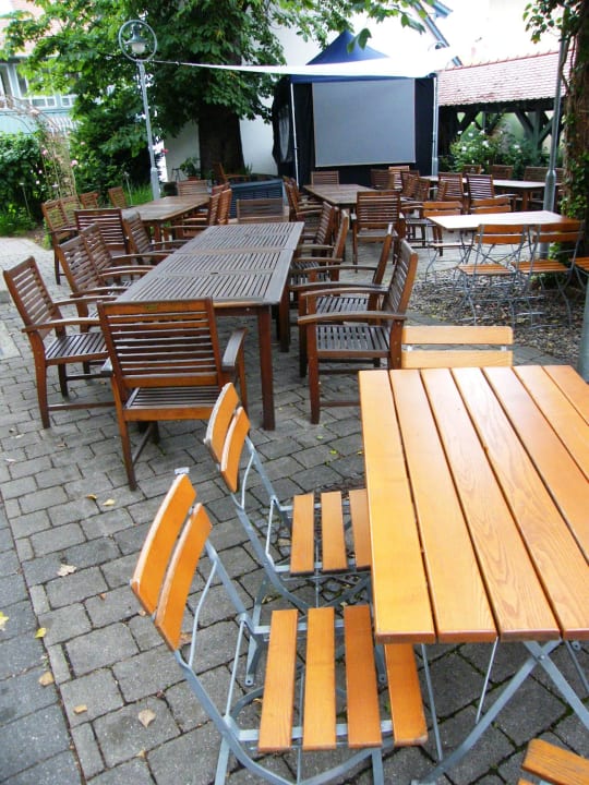 TV-Leinwand mit Biergarten Hotel Goldener Adler