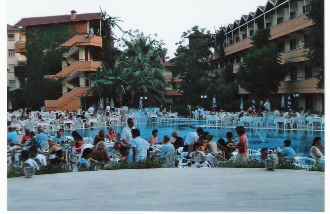 Pool gegenüber der Straßenseite mit 2. Gebäude Hotel Panorama