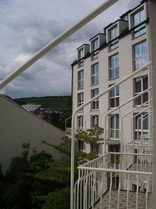 Balkonausblick seitlich Maritim Hotel Würzburg