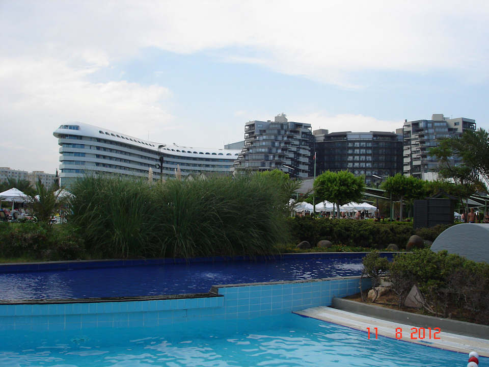 Widok hotelu od strony Basenu Limak Lara Deluxe Hotel & Resort