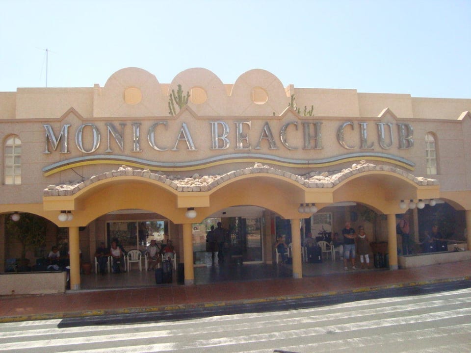 Hoteleingang SBH Monica Beach Resort