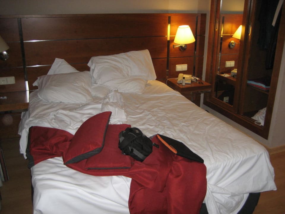 Bett und Schrank Hotel H10 Montcada