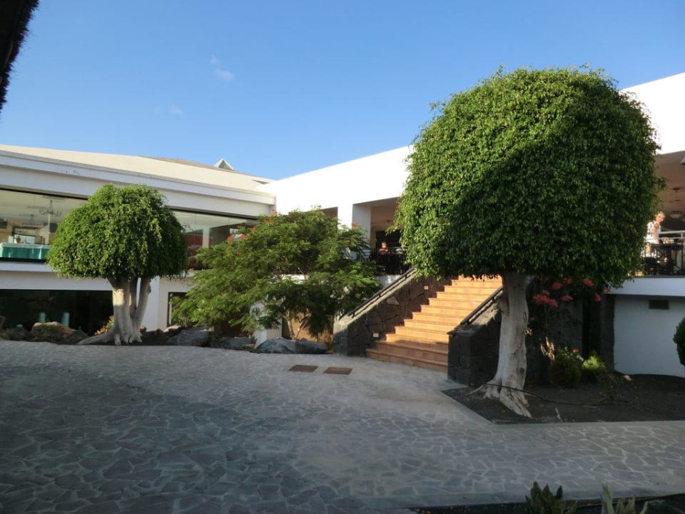 Richtung Restaurant allsun App.-Hotel Albatros