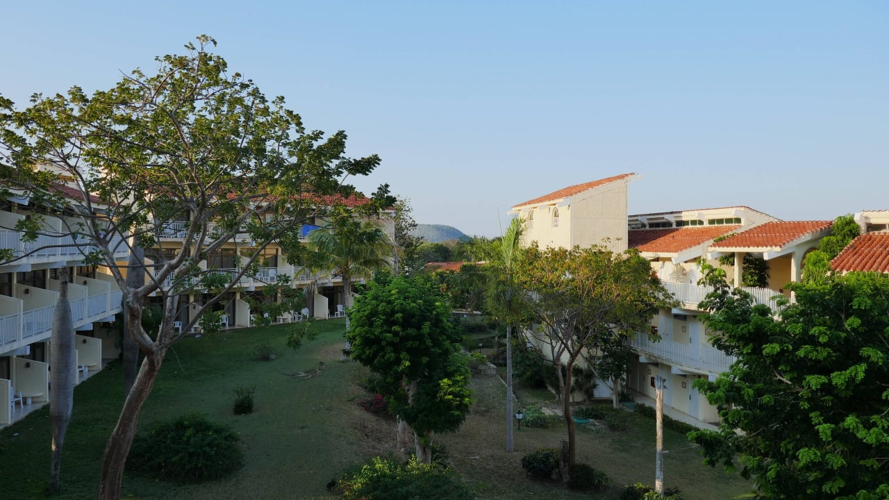 Viel, viel Grün und sehr gepflegt Sol Rio De Luna y Mares