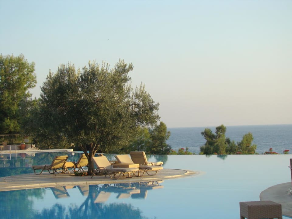 Pool -Halbinsel Ikos Oceania