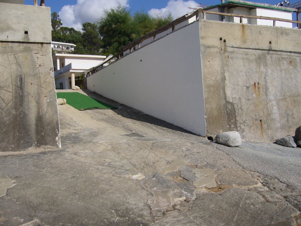 Der Weg runter zum Strand, ab hier nach links Villaggio Hotel Agrumeto