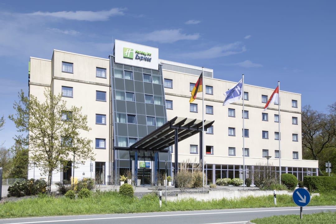 Außenansicht Holiday Inn Express Frankfurt - Airport