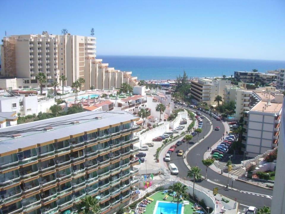 Hotelrückseite, Blick auf Strasse Richtung Strand Seaside Hotel Sandy Beach