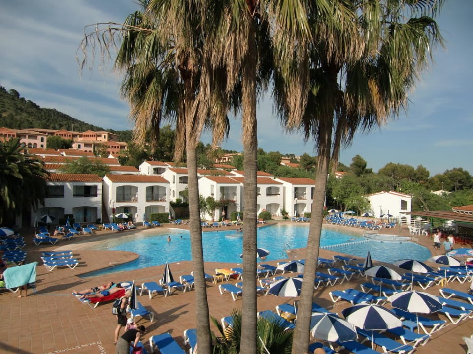 Poolanlage (noch ohne viel Rummel) FERGUS Club Europa