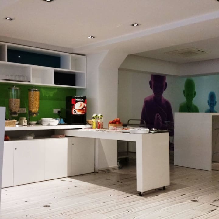 Frühstücksbuffet Days Inn Hotel & Residence