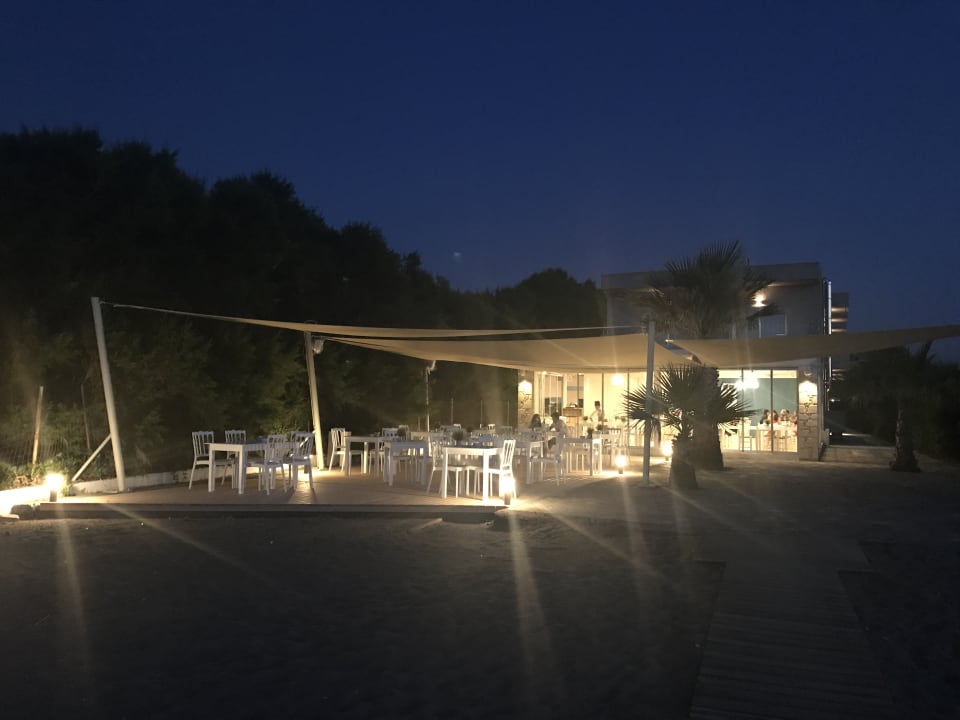 Restaurant Enorme Armonia Beach