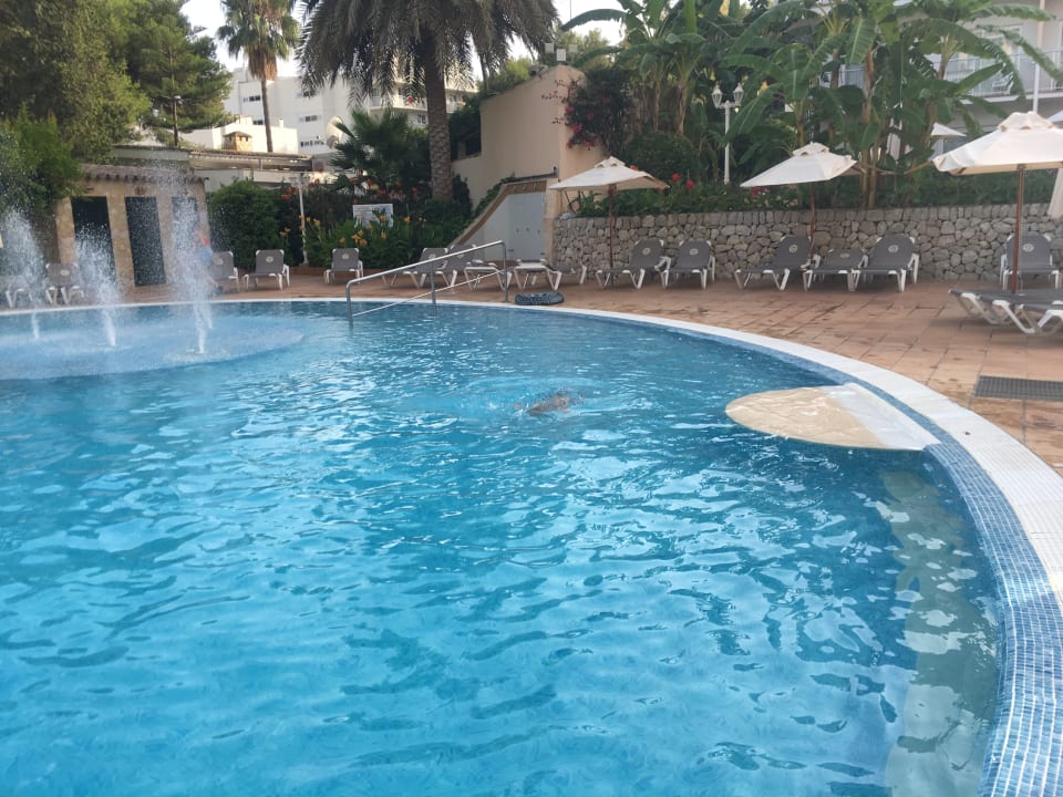 Pool Valentin Reina Paguera