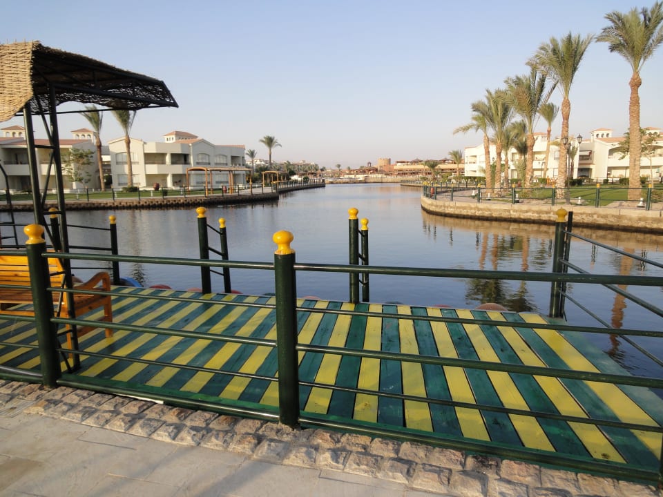Warten auf die Fähre Pickalbatros Dana Beach Resort - Hurghada