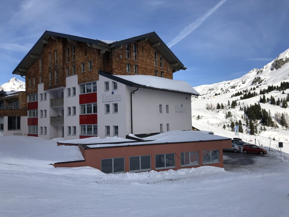 Außenansicht Hotel Enzian