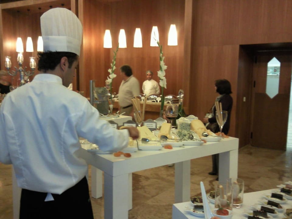 Leckere Köstlichkeiten Gloria Serenity Resort