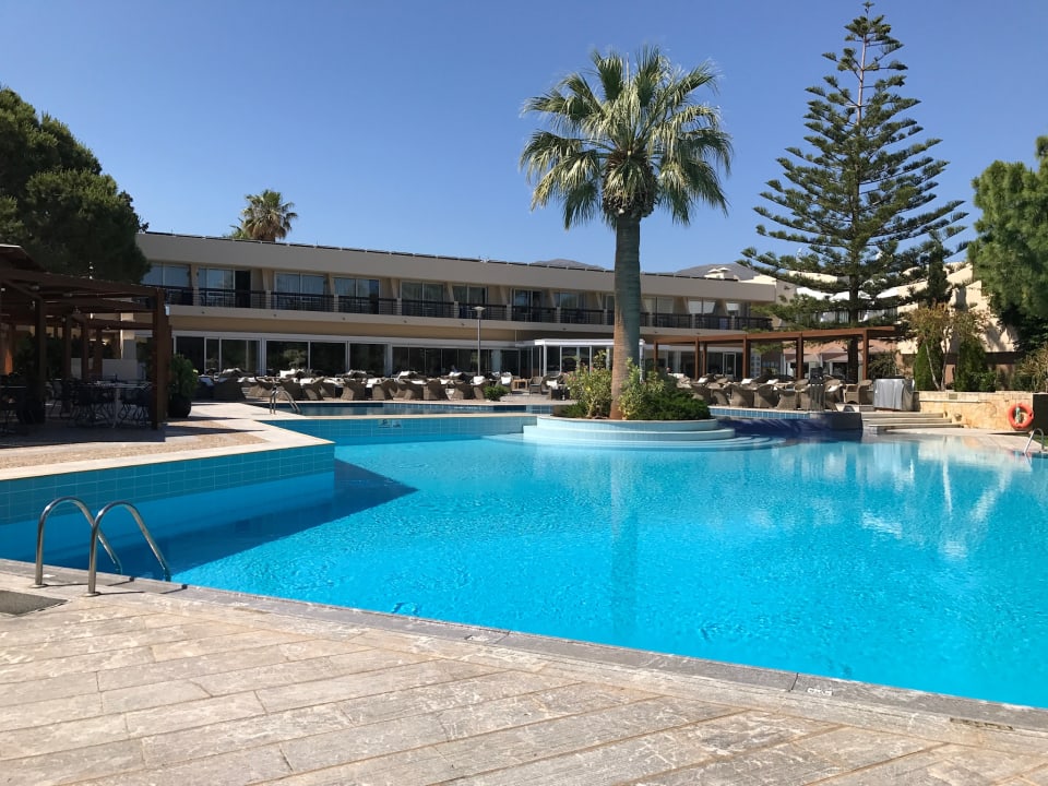 Pool Phãea Cretan Malia