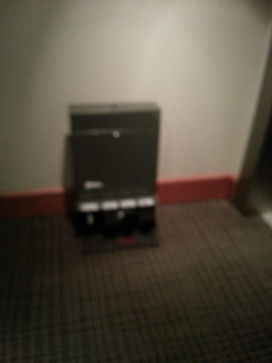 Schuhputzer Hotel Novotel Luxembourg Centre