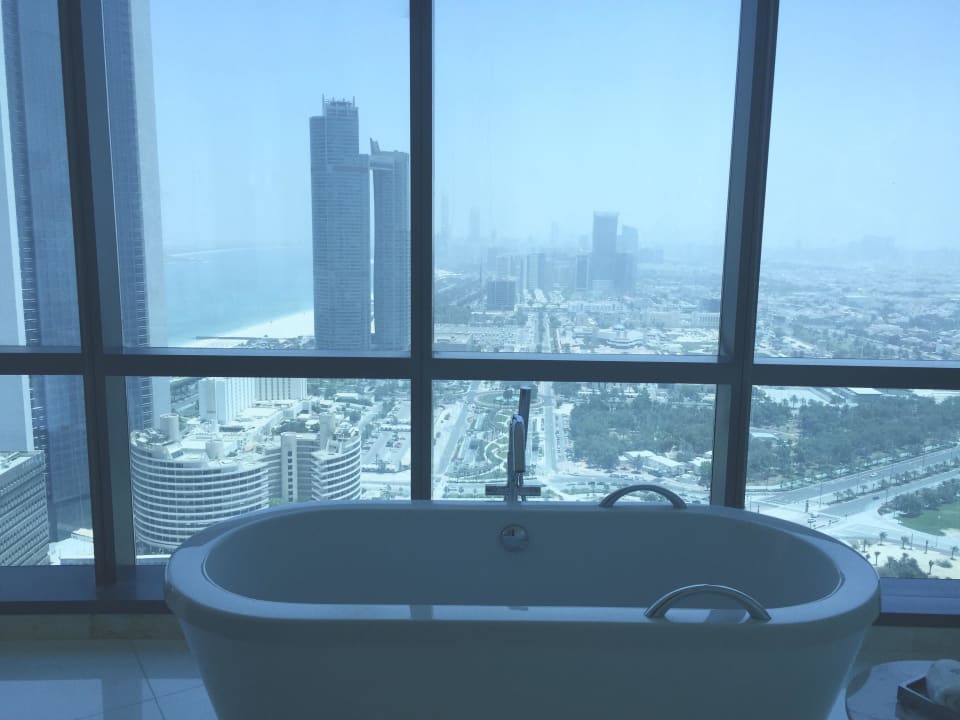 Deluxe Room 33. Stock mit freistehender Badewanne Conrad Abu Dhabi Etihad Towers