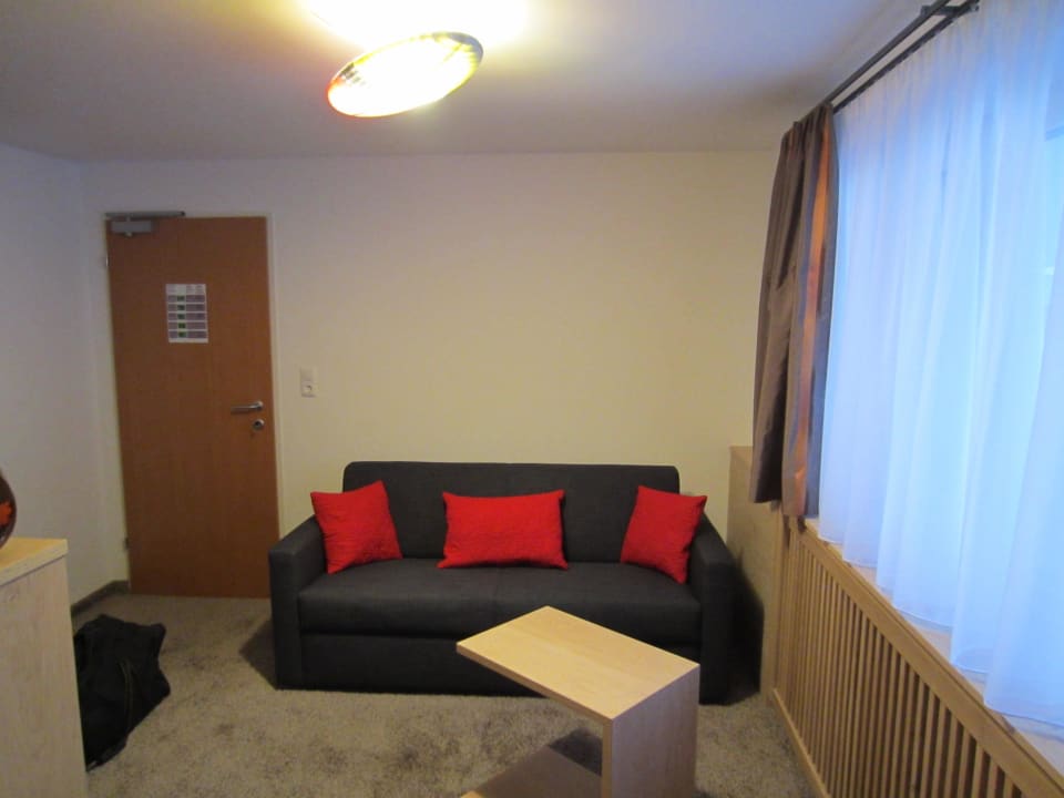 Eingangs- und Wohnbereich, Couch zum Ausziehen Hotel Lucia