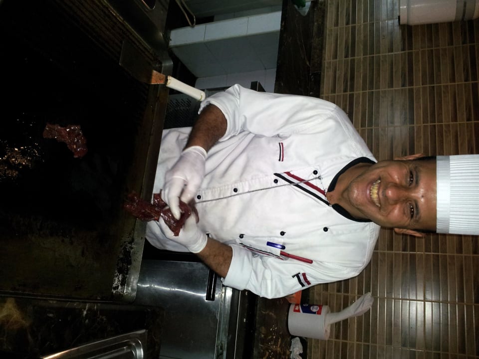 Steak medium? Kein Problem! Pickalbatros Alf Leila Wa Leila Resort - Neverland Hurghada