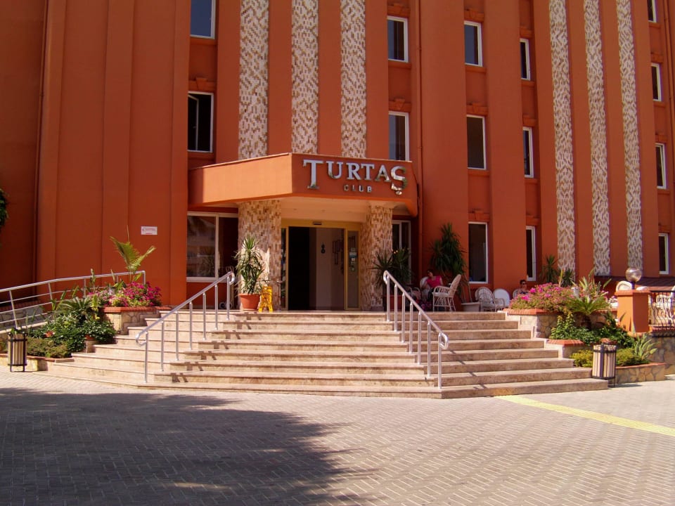 Eingang  Club Turtas Beach Hotel