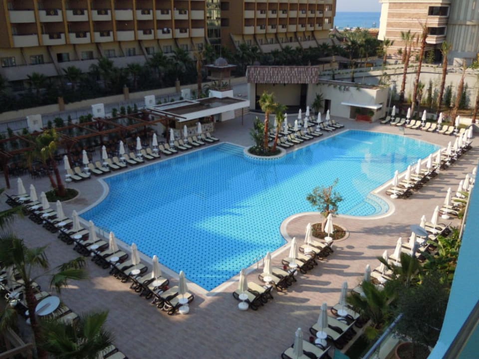 Poolanlage Port Side Resort Hotel