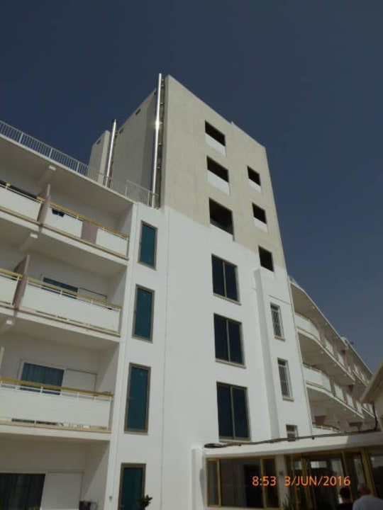 Rohbau - Treppen- und Liftturm Asterias Beach