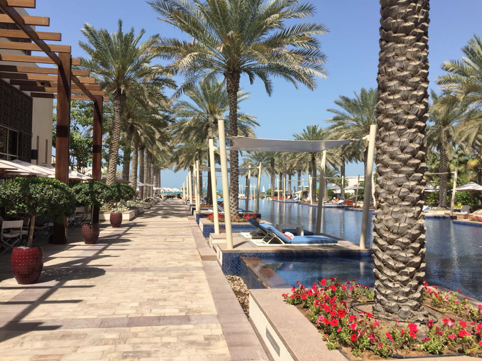 Pool Park Hyatt Abu Dhabi Hotel and Villas