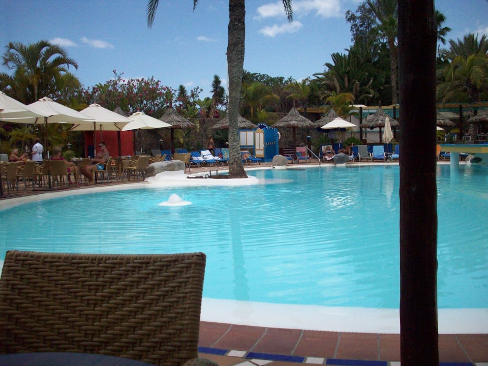 Poolanlage und Bar Corallium Beach by Lopesan Hotels - Adults only