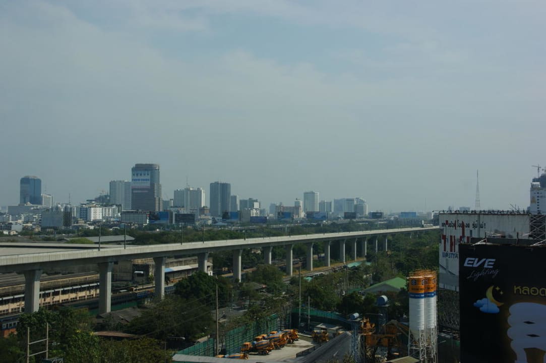Widok z okna Hotel Bangkok Palace