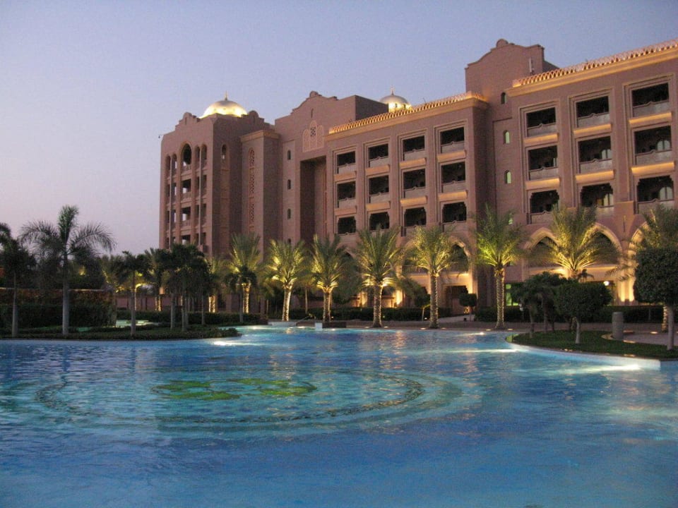 Pool am Westflügel Emirates Palace Mandarin Oriental