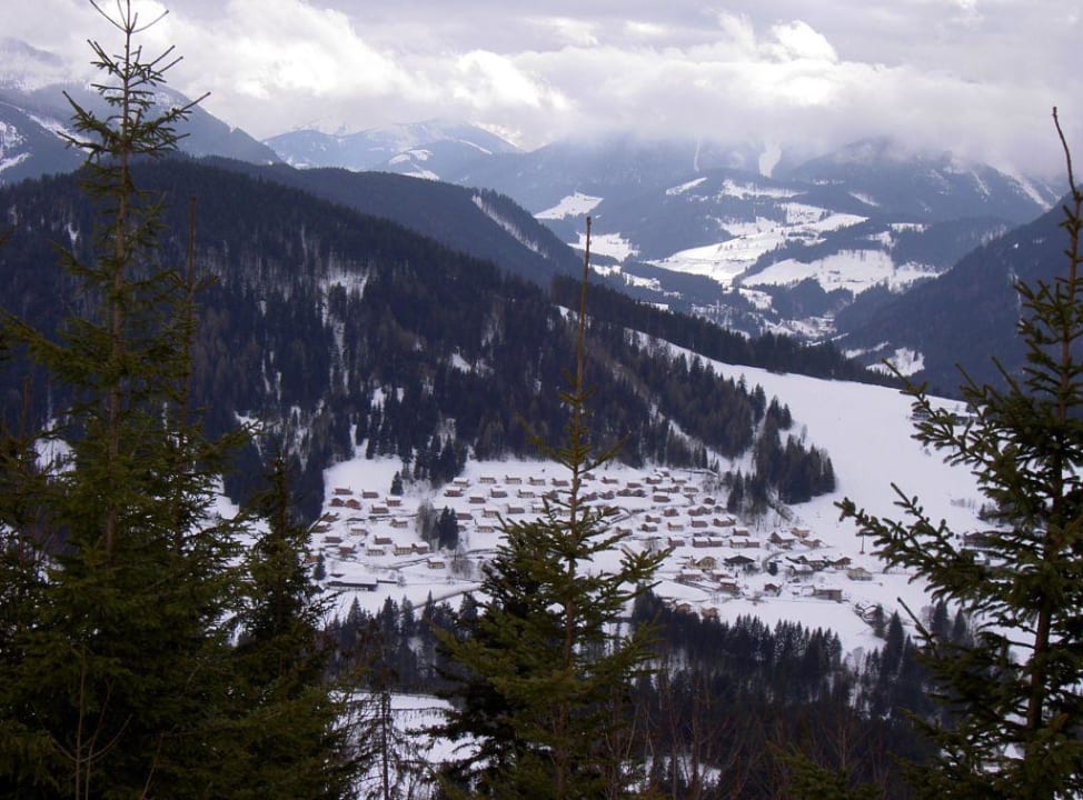 Hüttendorf von weitem Alpendorf Dachstein West by ALPS RESORTS
