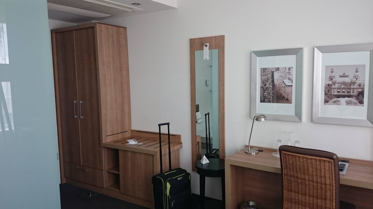 Schrank ACHAT Hotel München Süd