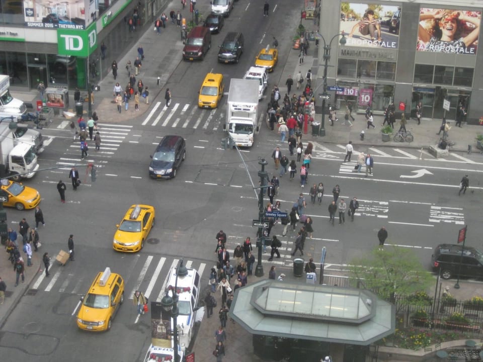 Ausblick zum Broadway Martinique New York on Broadway, Curio Collection by Hilton