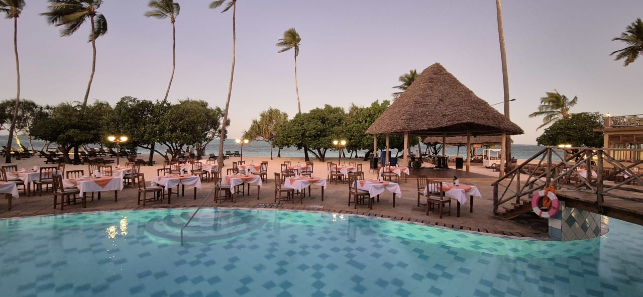 Strand Neptune Pwani Beach Resort & Spa