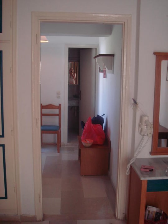 Studio Blick vom Schlafzimmer in Küche/Bad Acharavi Beach Hotel