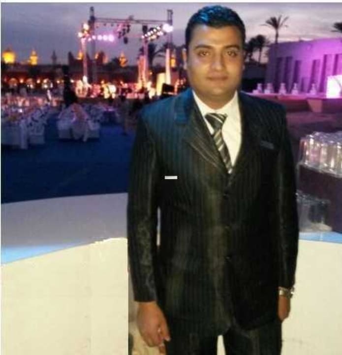 Perfekter Oberkellner Pickalbatros Alf Leila Wa Leila Resort - Neverland Hurghada